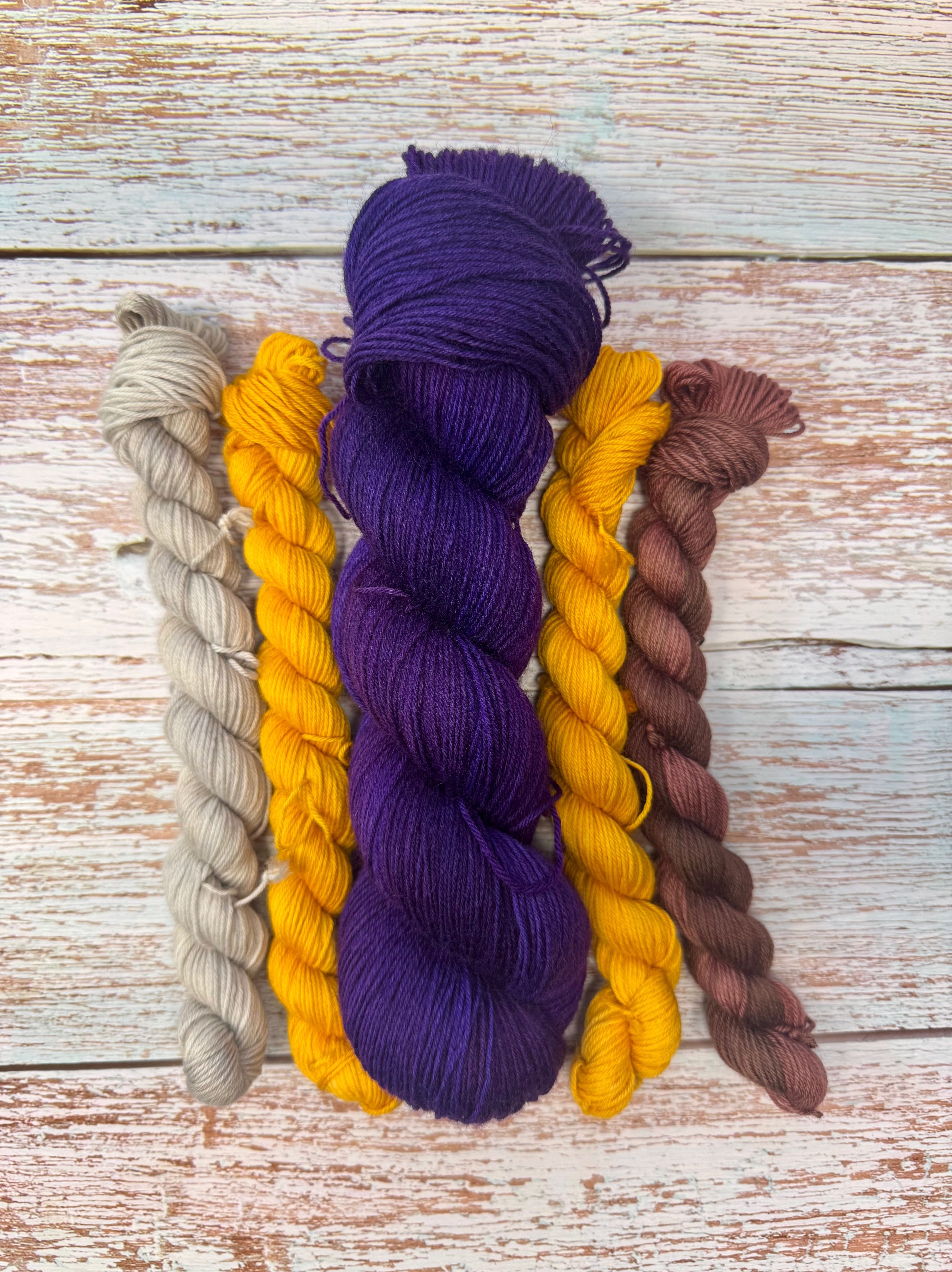Honeydukes Sock Set •Chocolate Frog• plus free knitting pattern