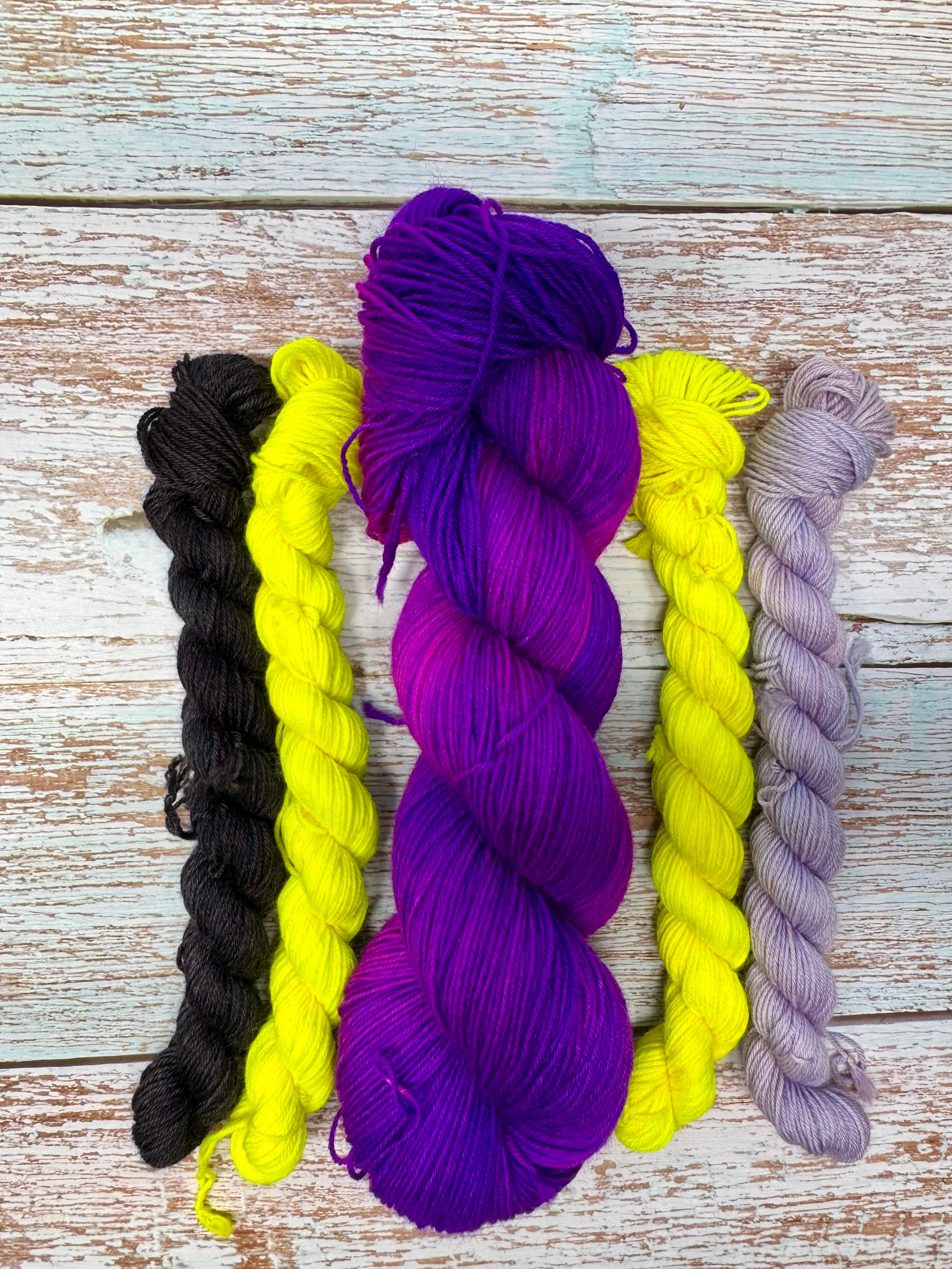 Honeydukes Socks Set •Neon Chocolate Frog• plus free Knitting Pattern